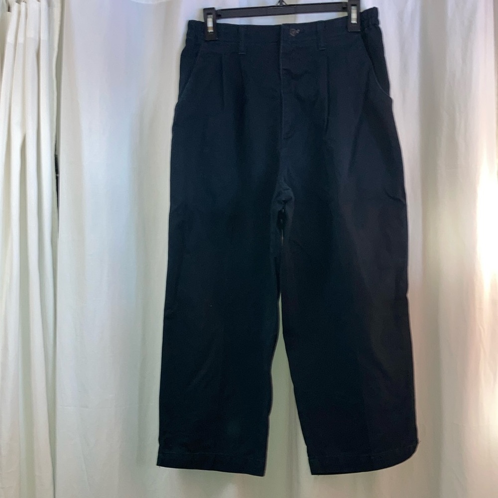 Lee Casuals black capri pants